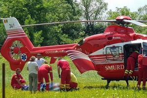 Un turist maghiar a căzut de la opt metri de pe o stâncă, lângă Remeţi. A fost adus la Oradea cu elicopterul SMURD (VIDEO)