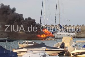 O ambarcatiune a fost cuprinsa de flacari in portul de la Eforie Nord. Pompierii, chemati in ajutor  (galerie foto+video)   