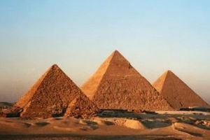 Egiptul a deschis accesul turiştilor în două piramide