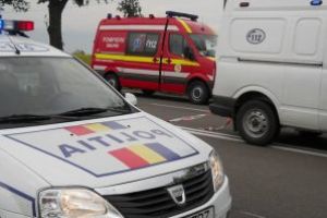 Accident pe DN29! Un botoşănean a fost izbit de o maşină