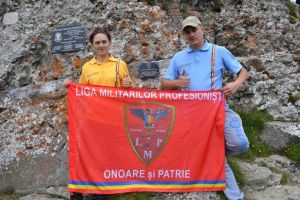 O placuta cu inscriptia Liga Militarilor Profesionisti a fost montata pe Varful Toaca. Iata textul complet