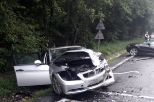 FOTO – Accident grav pe DN1 la Fântâniţa Haiducului – Două BMW-uri s-au tamponat violent