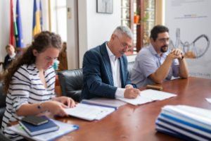 De la idee la realizare Au fost semnate contractele de subvenţie pentru primele cinci proiecte în cadrul programului StartUp Now