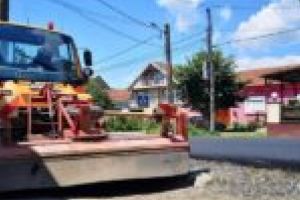 Utilajele de ultimă generaţie, „vinovate” pentru evoluţia lentă a lucrărilor pe drumul Oraviţa-Moraviţa?