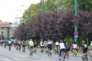 Zeci de pasionaţi de biciclete, la „petrecerea de pietoni”