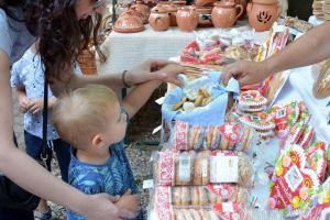 Unde ieşim săptămâna asta: În weekend e Târgul meşterilor Populari în Parcul Bălcescu