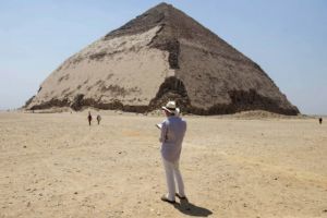 Egiptul a deschis accesul turiştilor în două piramide, pentru prima oară din 1965