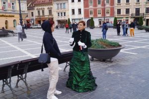 „Istoria la persoana întâi”, revine în această vară. Se caută zece personalităţi istorice ale Braşovului