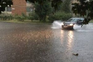 7 locuinţe inundate în Târnăveni în urma precipitaţiilor abundente
