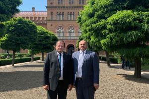 Flutur a participat, la Cernăuţi, la un forum al oamenilor de afaceri din domeniul economic ...