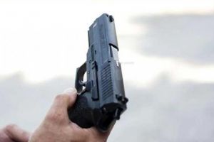 Focuri de armă trase pentru prinderea unui şofer care a refuzat să oprească la semnalul ...