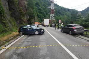FOTO Accident pe Valea Oltului – Trafic blocat total