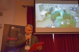 VIDEO FOTO – Premieră la Neurochirurgia din Sibiu – Operaţiile sunt transmise live, iar cei mai buni specialişti pot interveni oricând cu sfaturi