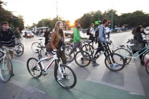 Bicicliştii – în festival la Timişoara: ateliere, concurs şi concert. Circulaţie restricţionată în zona Pârvan