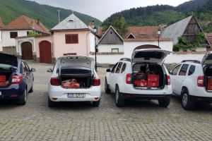 FOTO Razie la vânzătorii de carne şi brânză pe DN1 şi Bâlea – Produse depozitate în condiţii execrabile