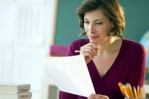 Profesorii care au corectat greşit lucrările de examen, interzişi trei ani în comisiile de specialitate. Măsura a fost luată în urma diferenţelor mari între notele iniţiale şi cele finale