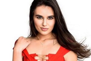 INTERVIU. Andreea Morariu (Morani) îşi surprinde audienţa cu primul ei single, “Merg mai departe”