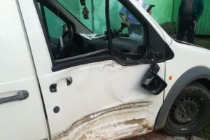 Un tânăr de 21 de ani din Bistriţa a ajuns la spital. Ce s-a întâmplat cu maşina pe care o conducea (FOTO)