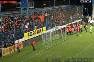 Incidente produse de galeria lui Dinamo la Ovidiu, la meciul cu FC Viitorul. Partida, intrerupta