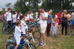 DRAGODANA: Bicicletele oferite de primărie tuturor elevilor au pus localitatea în mişcare
