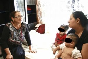 Extraordinara poveste a Rubinei, „mama“ de etnie romă a nevoiaşilor din ghetourile Botoşanilor. „Dacă aveam o pâine o rupeam în şase“
