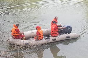 Caz ciudat! Pompierii din Botoşani căutau un bărbat înecat în Prut, dar au găsit cadavrul altuia
