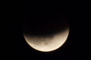 Eclipsă parţială de Lună, vizibilă şi din ţara noastră