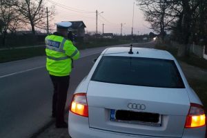 Botoşănean la volanul unei maşini, tras pe dreapta de poliţişti. S-a ales cu dosar penal