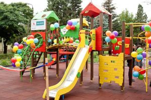 Pericole în locurile de joacă pentru copii. Inspectorii au aplicat sancţiuni aspre