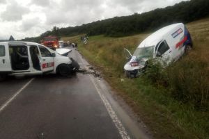 Accident rutier cu o persoană încarcerată, pe DJ 137, între Tăureni şi Mugeni