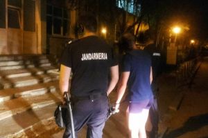 O femeie din Botoşani a sunat de 2 ori la jandarmi, în toiul nopţii, din cauza vecinilor. Motivul pentru care jandarmii i-au amendat cu aproape 6.000 de lei