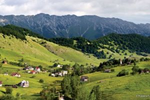 8 turişti au căzut în gol de la 3 metri, la o cabană de pe Valea Prahovei