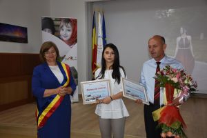 FOTO. Teodora Bărăian, eleva cu media 10 la Bacalaureat, a fost premiată