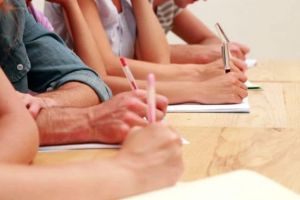 Titularizare 2019: Documentele necesare la intrarea în săli, greşelile care duc la anularea lucrărilor şi cum se pot retrage candidaţii din examenul de titularizare