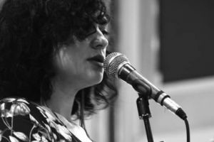 INTERVIU. Mina Decu, după debutul „Desprindere“: „Poezia mai mult mă ancorează, prin activarea inconştientă a unei lucidităţi revelatoare“