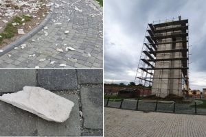FOTO| Știrea ta: Ocazie specială pentru doritorii de suveniruri. Orice trecător îşi poate duce acasă o bucată din Monumentul Marii Uniri