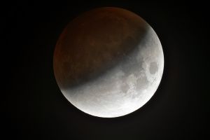 Eclipsă parţială de Lună. La ce oră e vizibil fenomenul în România