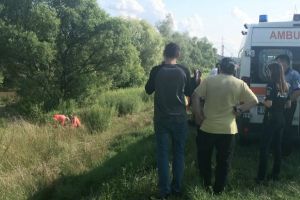 UPDATE FOTO Fetiţă găsită înecată în râu  – Medicii au resuscitat-o în zadar
