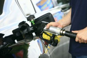 A păgubit firma cu cinci tone de motorină