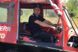 Un pompier sibian a salvat viaţa la opt persoane – Cabana în care dormeau a luat foc