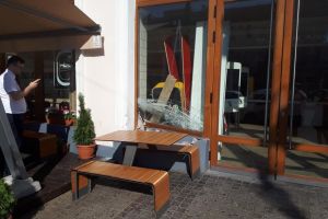 Mc Drive la Mc Donald’s! Arădenii vor să intre cu maşinile în restaurant (FOTO)