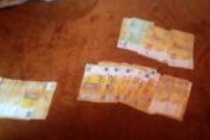 Au plătit cu bani falşi pentru cătuşe şi sejur de 30 de zile în arest!