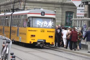 Prefectul de Timiş ar putea cere scoaterea din circulaţie a tramvaielor vechi