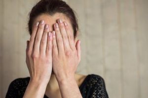 Cinci copii ţinuţi în teroare de o femeie din Botoşani. O noapte întreagă i-a ameninţat că se sinucide