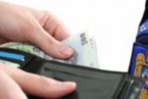 Dare de mită pentru iubită! Ce sumă a vrut un bărbat să îi dea unui poliţist pentru concubina sa?