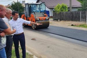 VIDEO CJ Prahova a început asfaltarea pe drumurile judeţene. Vezi lista soselelor incluse în programul din 2019!