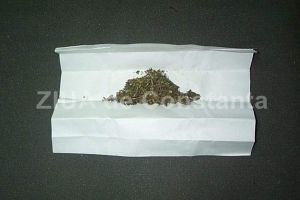 Prins in flagrant cu aproape 3 kilograme de canabis 