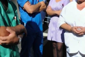 Metoda ”pacientul fals” a făcut prima victima. Un angajat al unui spital a fost dat afară pentru ca a cerut mită