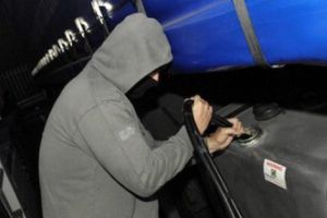 Prins în flagrant când fura motorină