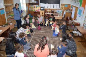 REPORTAJ Harghita: Zeci de copii din medii dezavantajate, veseli şi fericiţi în „Atelierele de Vară Şotron’